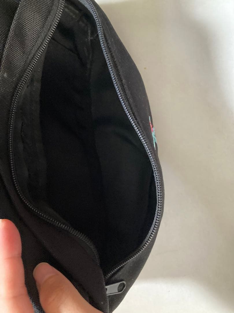 aiko LLR8ウエストポーチ 黒　ボディバッグ