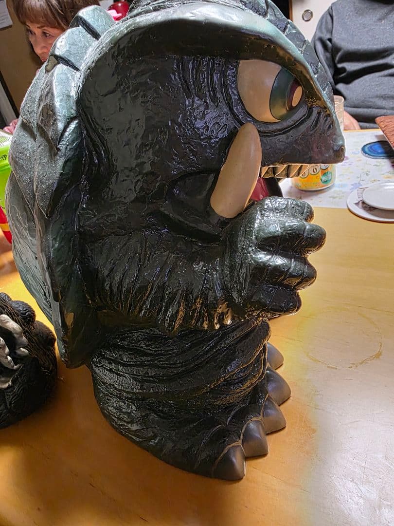 高さ29cmの大きなガメラの貯金箱