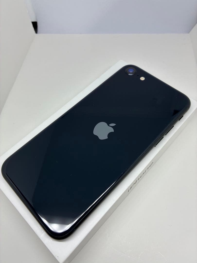 【超美品】　iPhone SE3 64 ブラック　SIMフリー　新品バッテリー