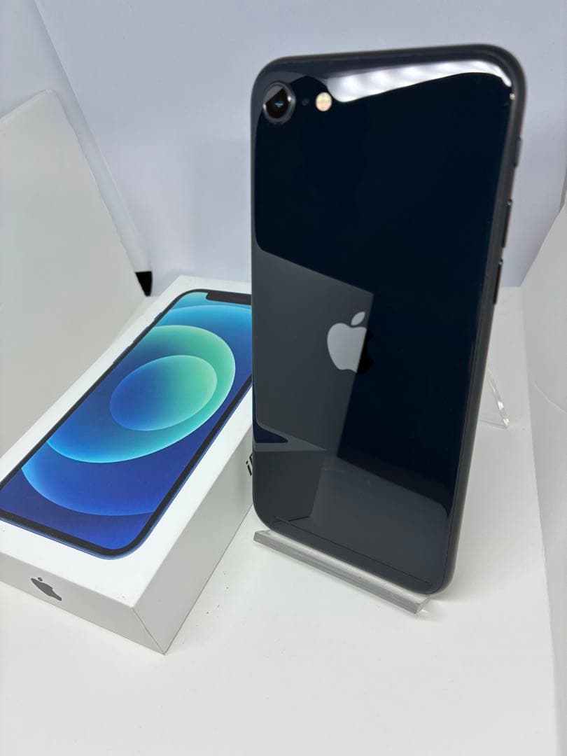 【超美品】　iPhone SE3 64 ブラック　SIMフリー　新品バッテリー