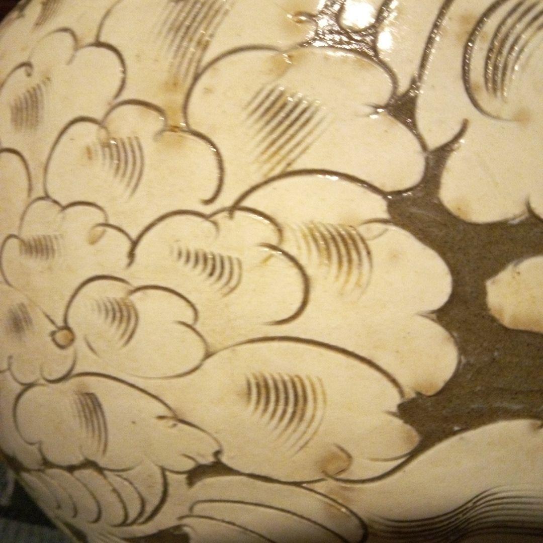 中国陶磁器　磁州窯　浮き彫り壺