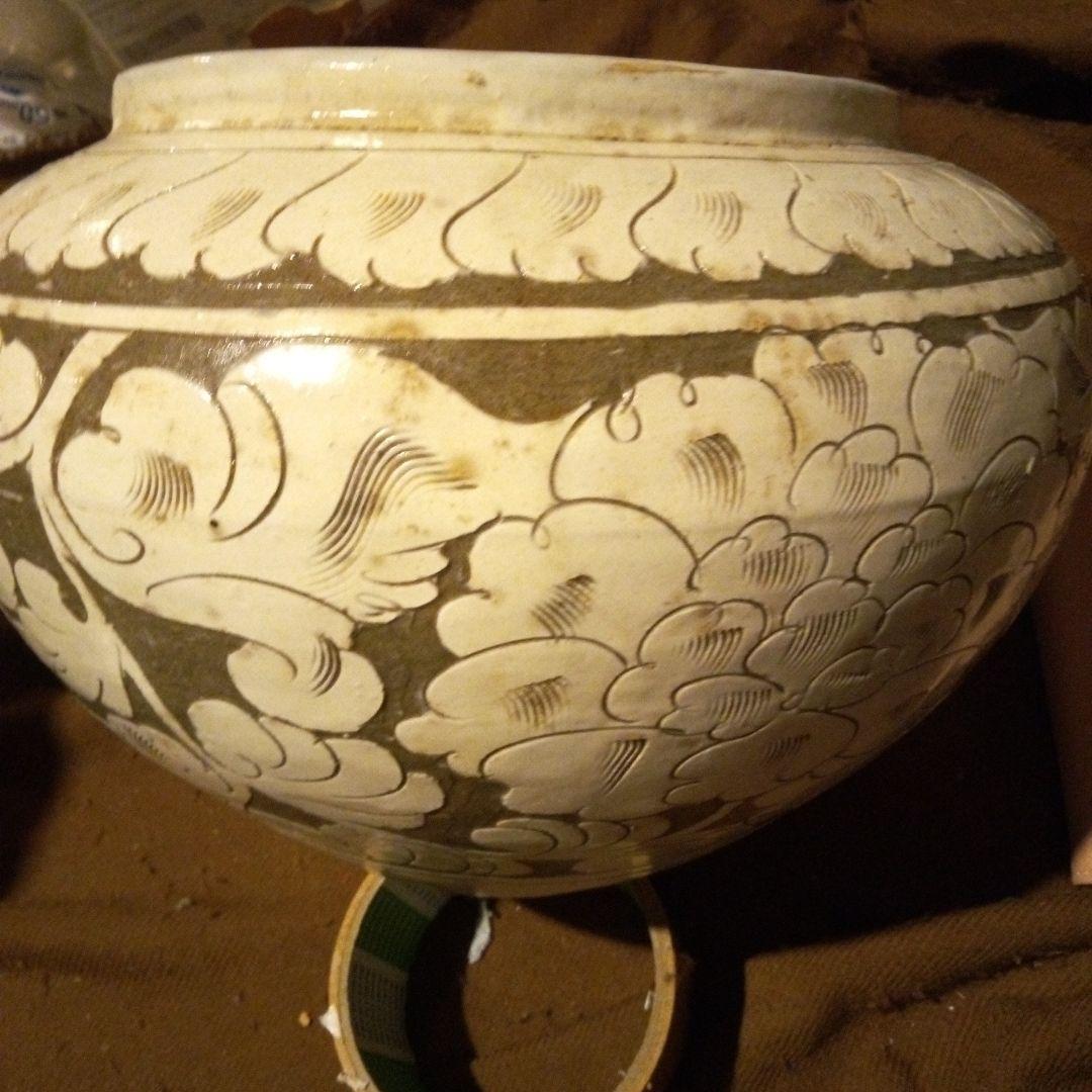 中国陶磁器　磁州窯　浮き彫り壺