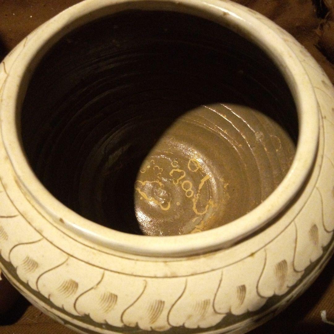 中国陶磁器　磁州窯　浮き彫り壺