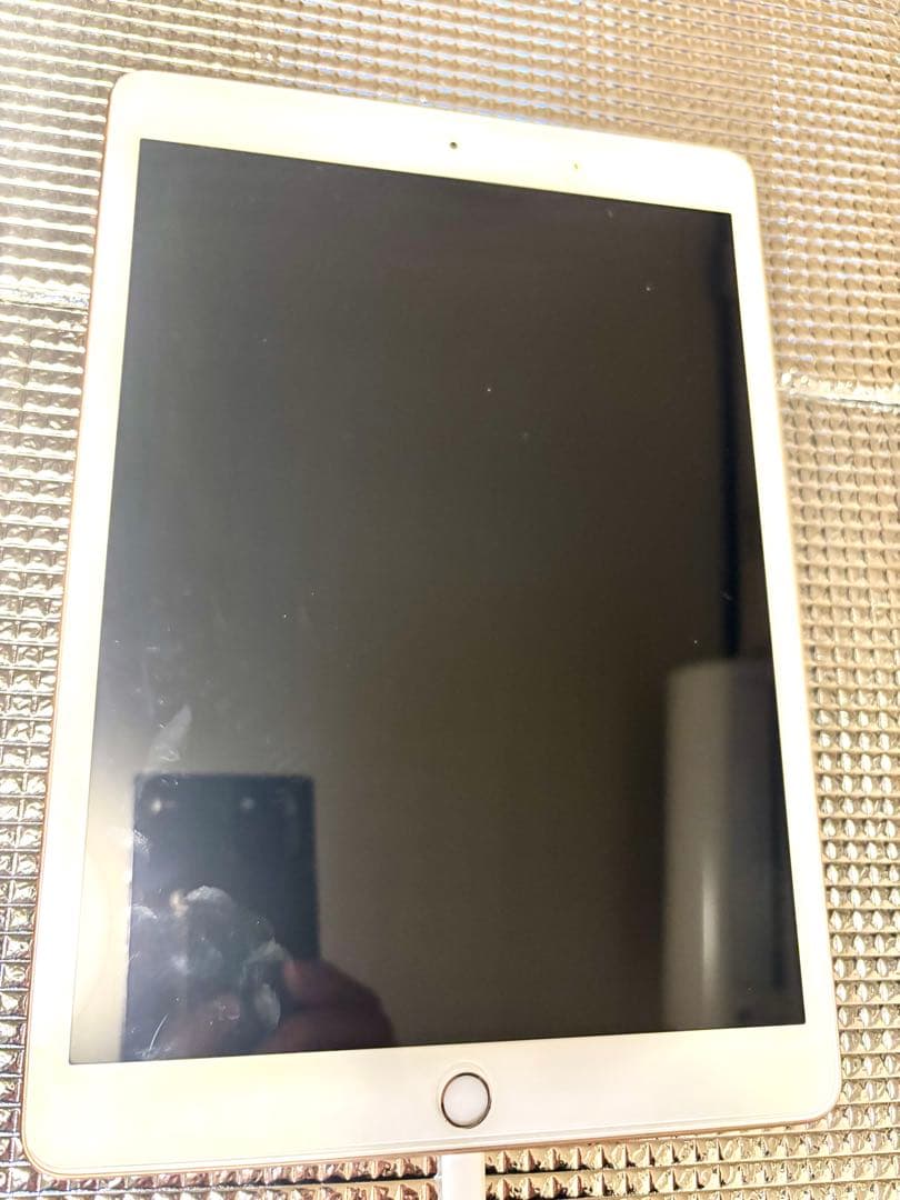 iPad (第8世代) 10.2インチ ゴールド 本体