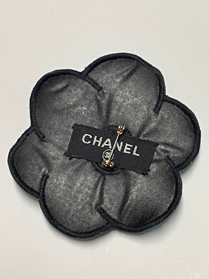 CHANELシャネル　カメリア　コサージュ　ブローチ　❤︎