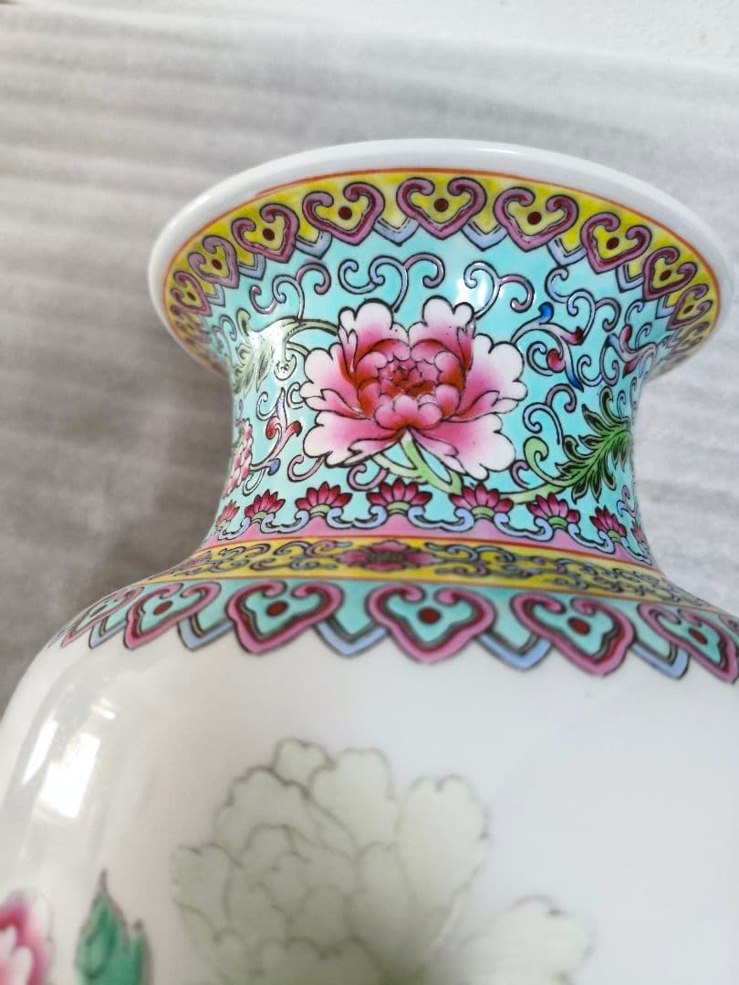 粉彩花鳥文花瓶 大清乾隆年製