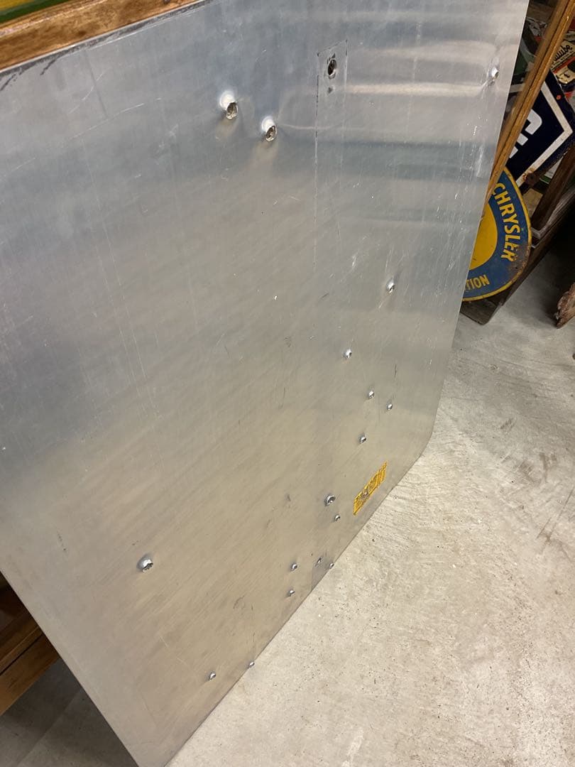 USA ストリート看板　15箇所弾痕