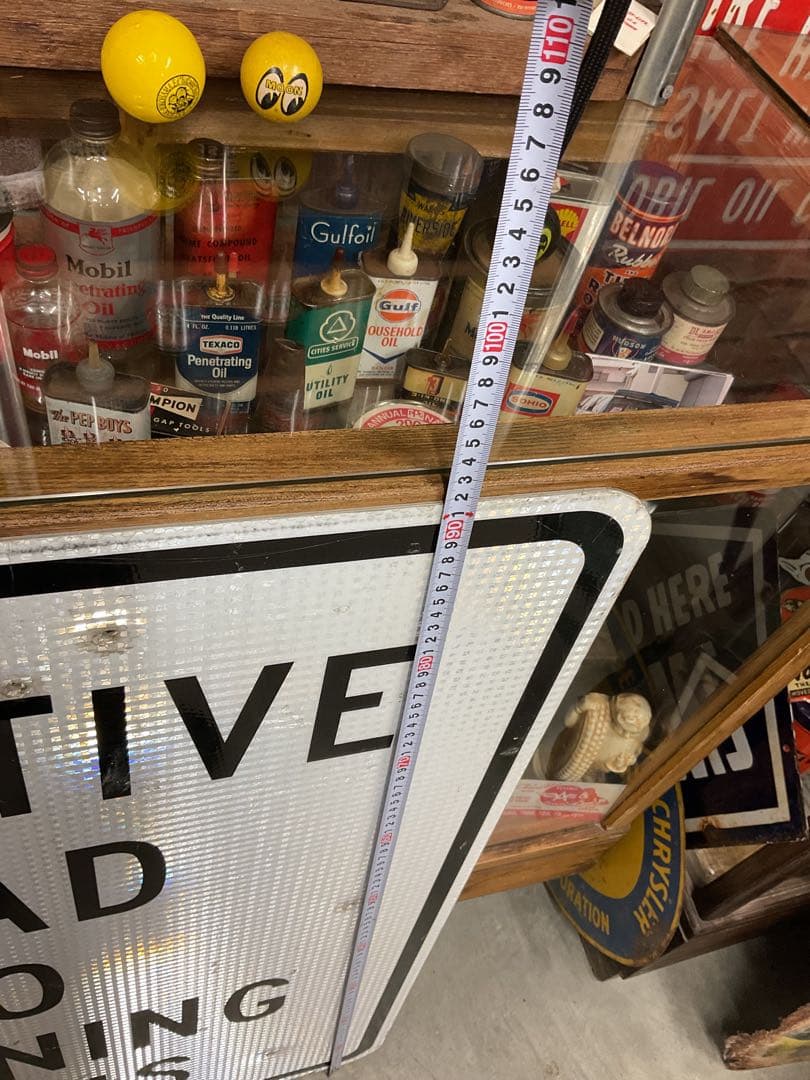 USA ストリート看板　15箇所弾痕