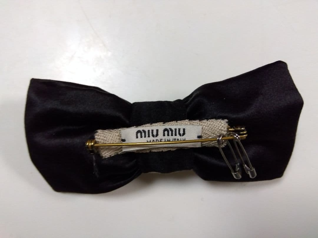 miumiuブローチ