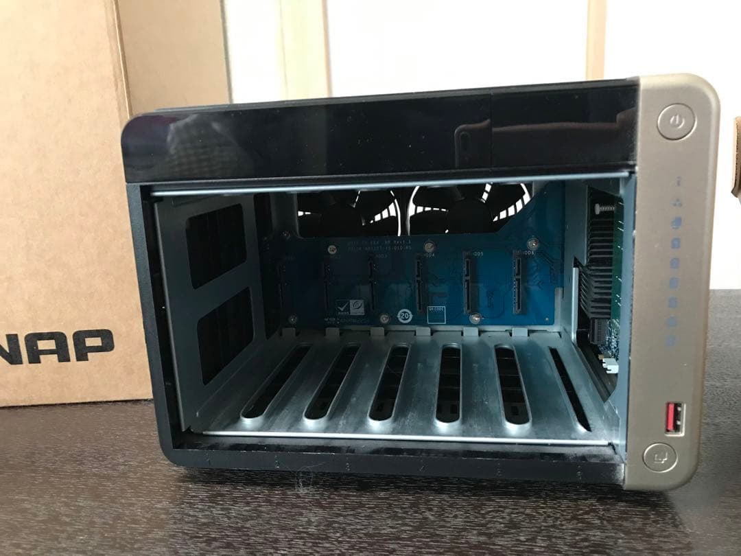 [Motu]QNAP TS-664 NAS 本体