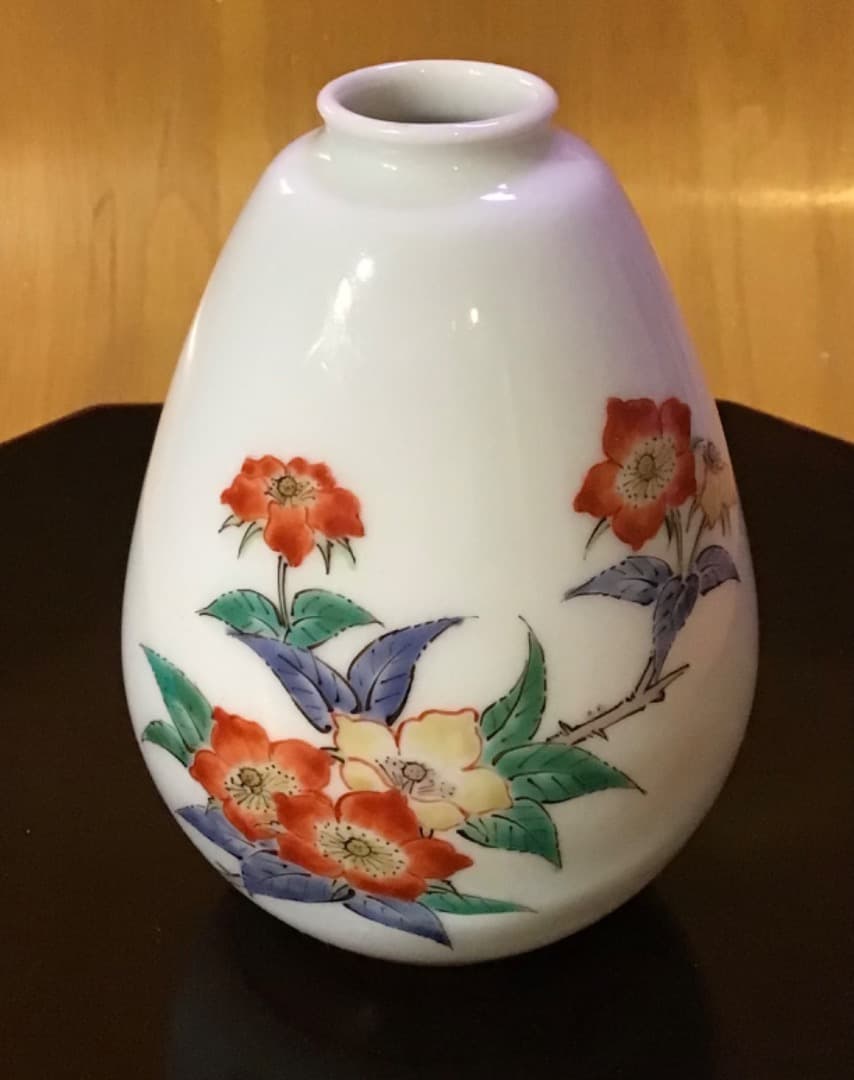 十四代 酒井田柿右衛門作 錦　山つつじ文 一輪生 花瓶