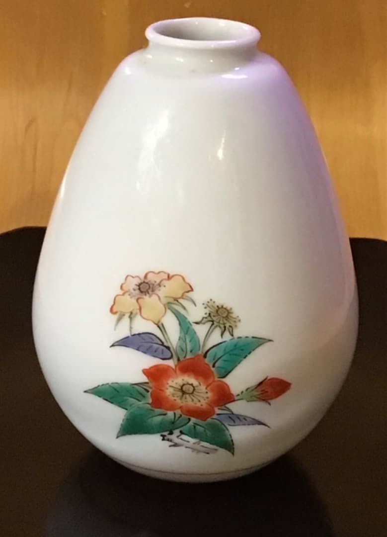 十四代 酒井田柿右衛門作 錦　山つつじ文 一輪生 花瓶