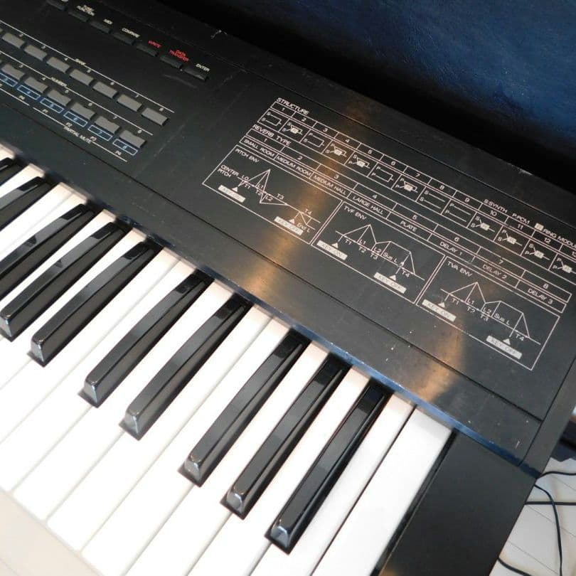 Roland ローランドD-20 シンセサイザー ハードケース付