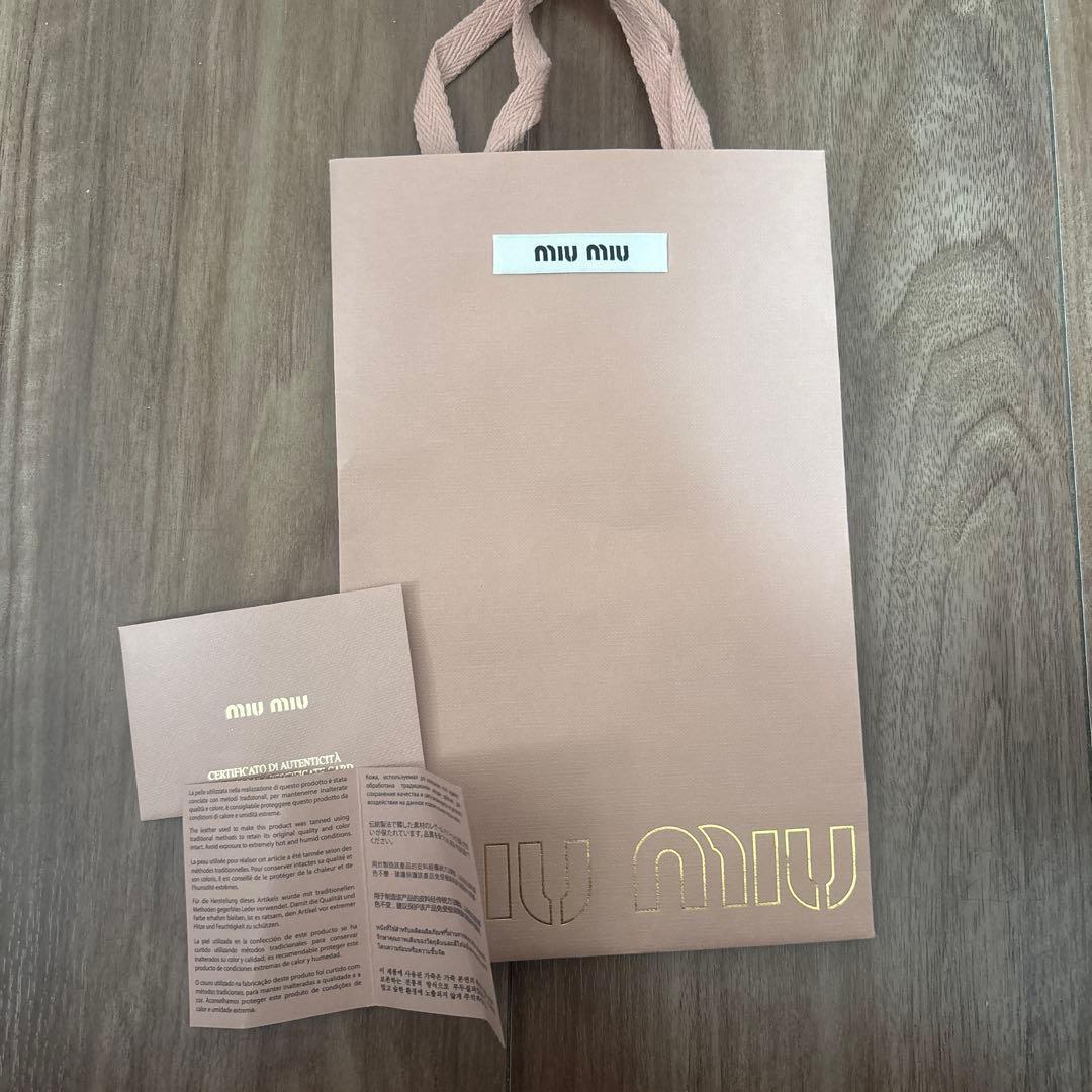 にもmiu miu 財布　マドラスラブレターピンク 三つ折り財布