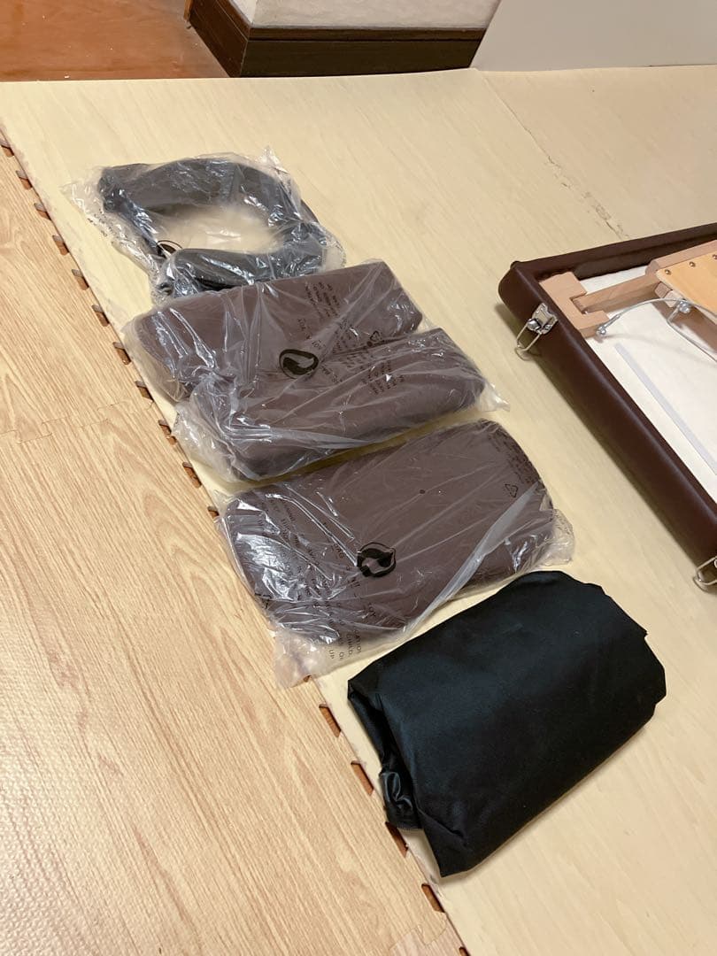 未使用　折りたたみ　エステベッド　マッサージベッド　持ち運びカバー付き
