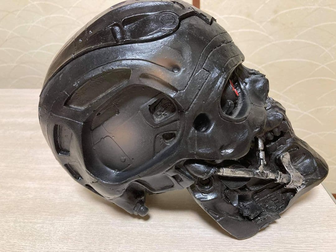 ターミネーター風スカル置物 フィギュア。