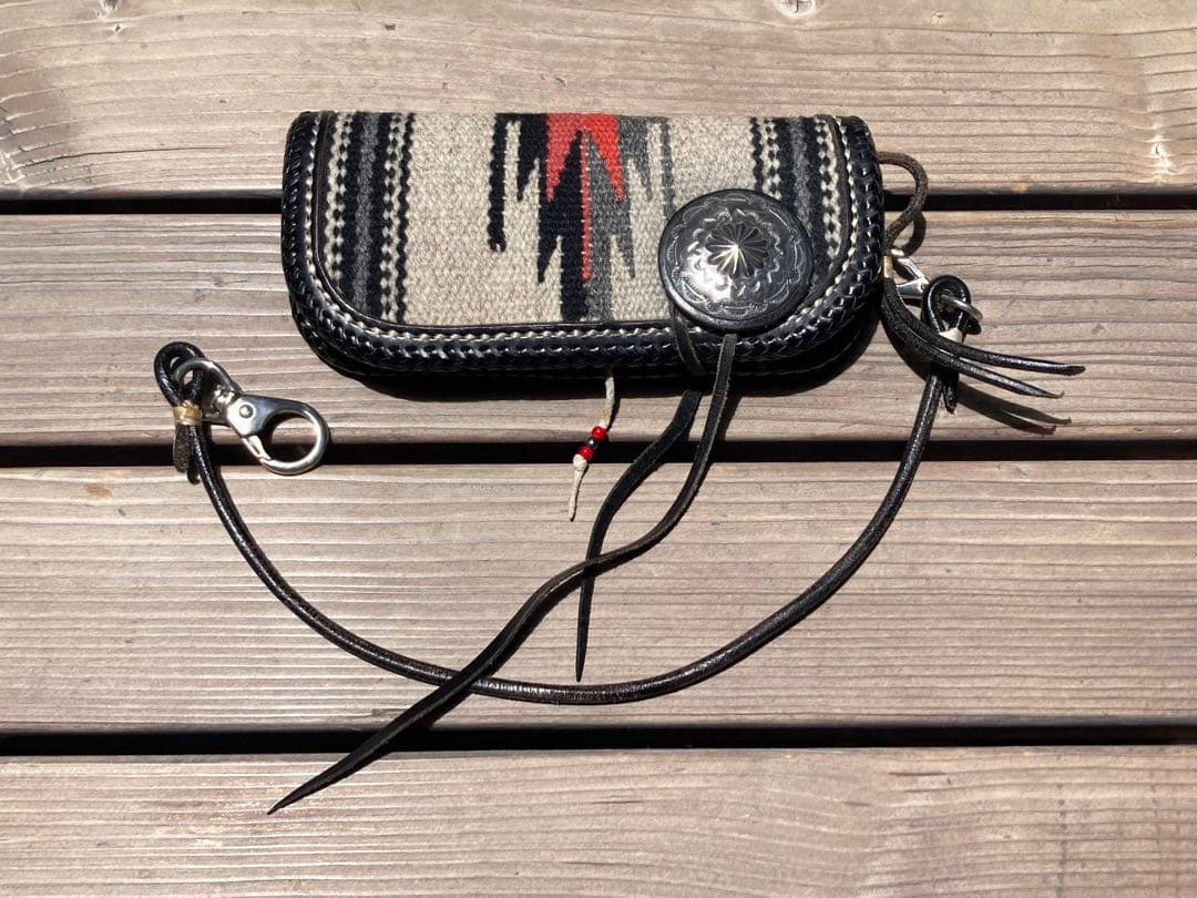 ラッキージョン　コンチョ　レザー　ラグウォレット　長財布 レザーストラップ付