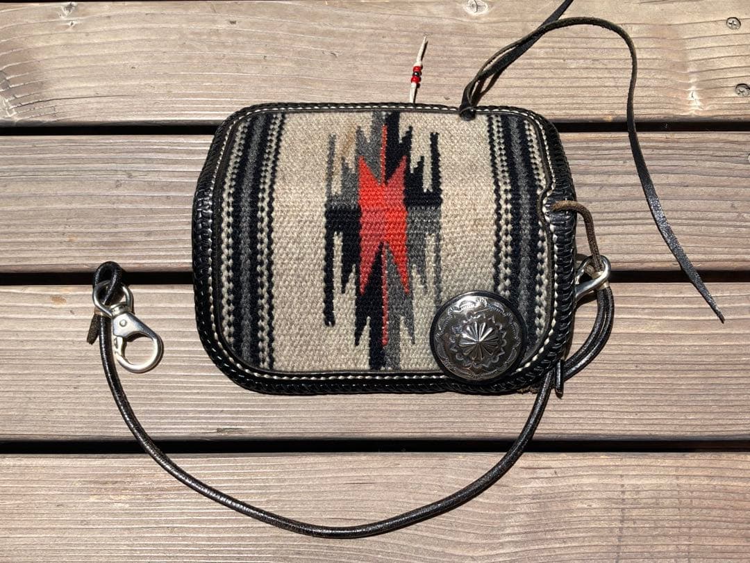 ラッキージョン　コンチョ　レザー　ラグウォレット　長財布 レザーストラップ付