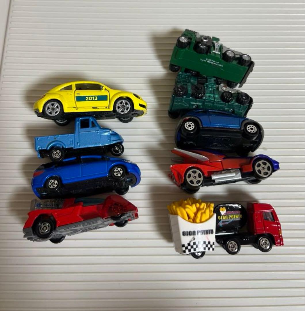トミカのミニカーのセット