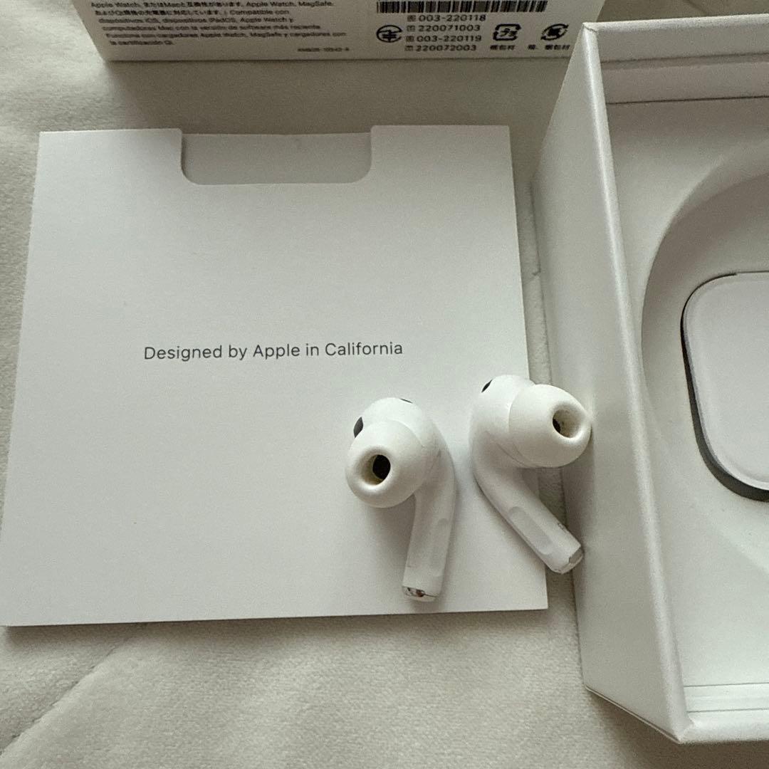 Apple AirPods Pro (第2世代) ホワイト　イヤホン(両耳)のみ