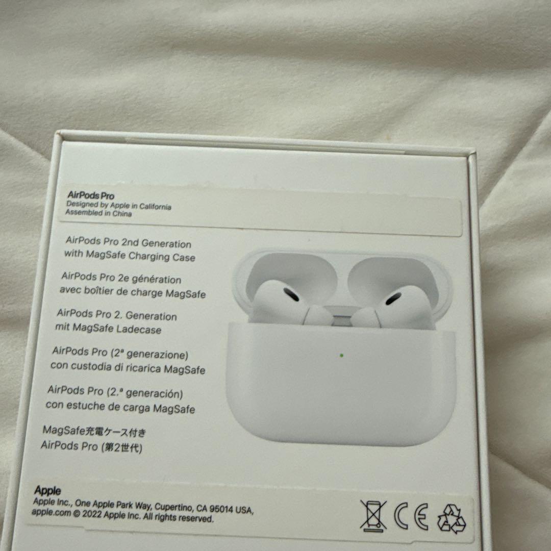 Apple AirPods Pro (第2世代) ホワイト　イヤホン(両耳)のみ