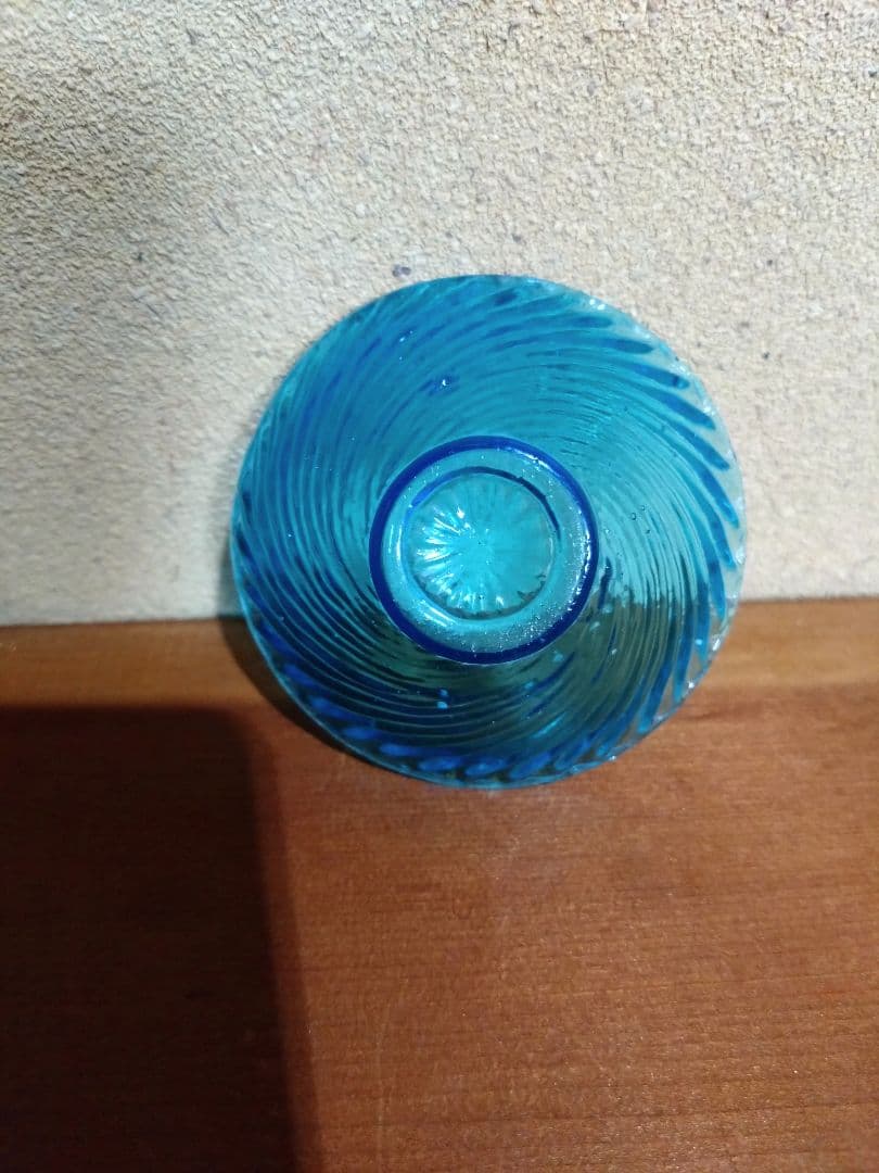 明治青ガラス 斜め捻じ紋 盃 猪口