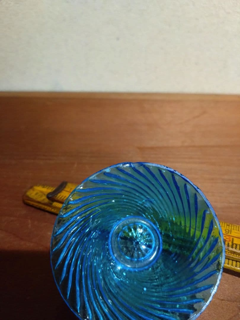明治青ガラス 斜め捻じ紋 盃 猪口