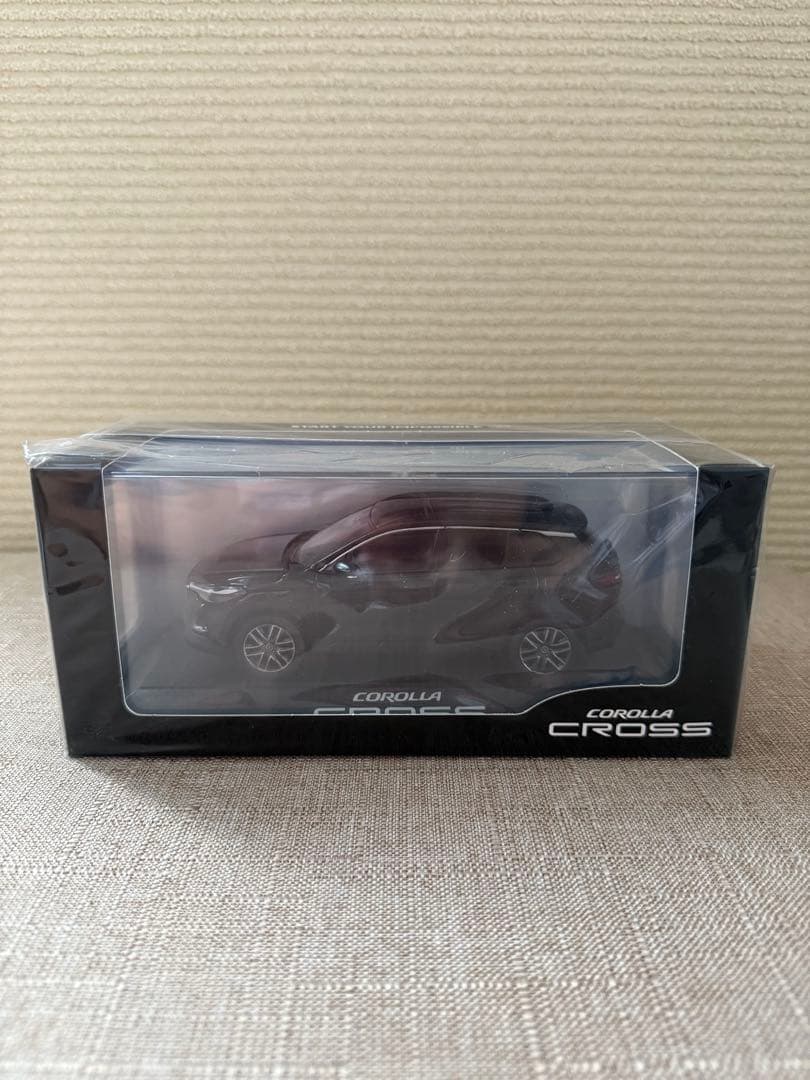 新型カローラクロス　カラーサンプルミニカー 1/30