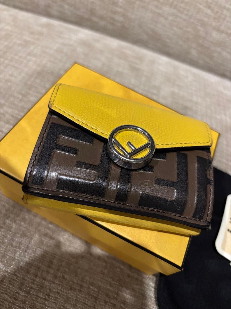 お年玉SALE⭐︎FENDI ミニウォレット 三つ折り財布 イエロー/ブラウン
