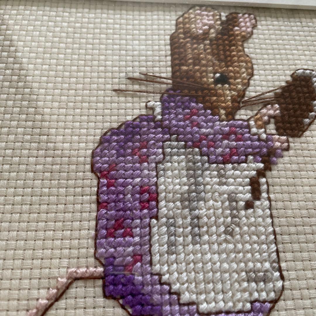 額縁　ピーターラビット刺繍