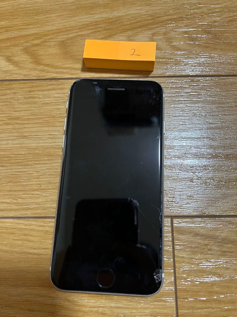 【ジャンク】iPhone SE2 64GB ホワイト 画面割れ