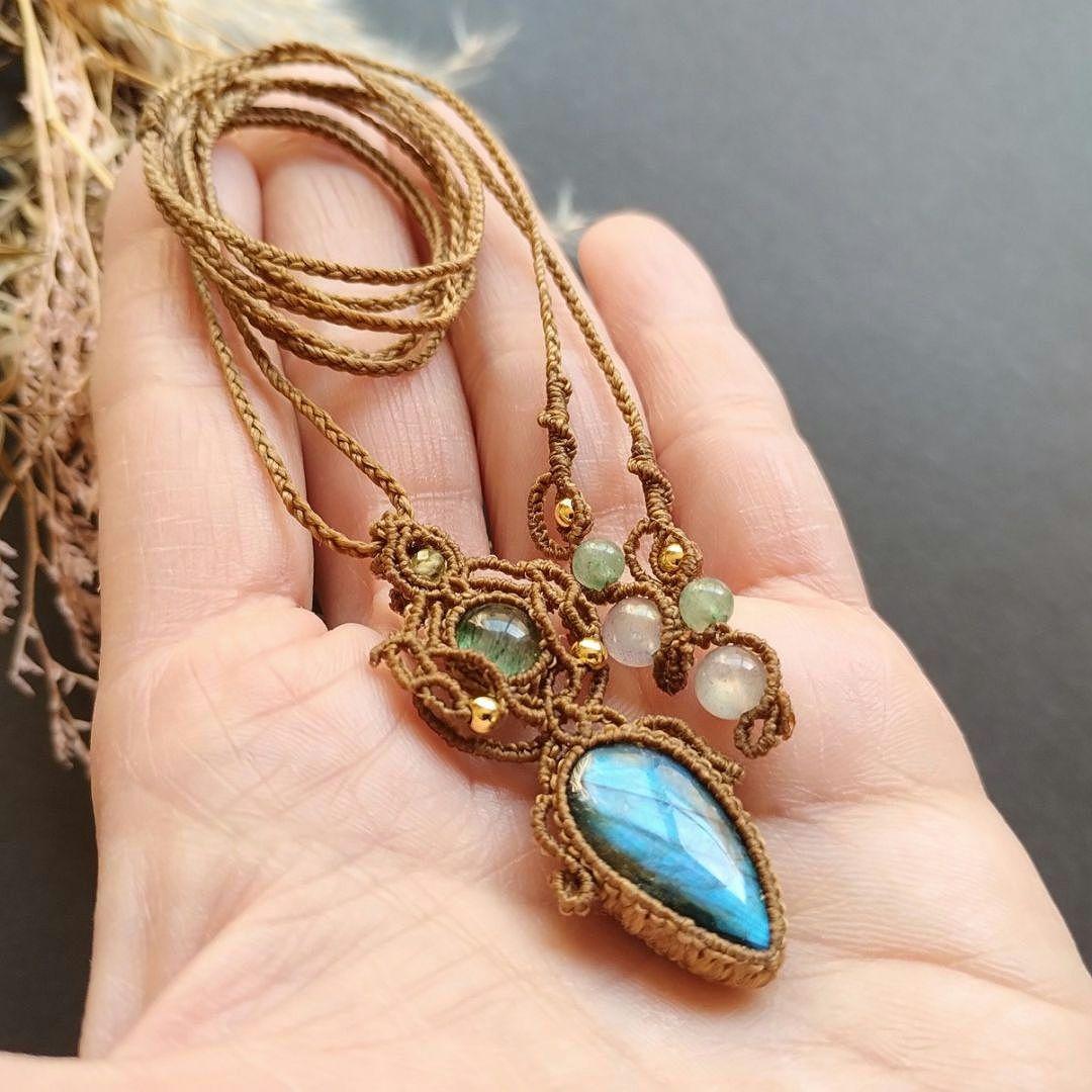 【専用】ラブラドライト＆グリーンストロベリークォーツのマクラメ編みネックレス