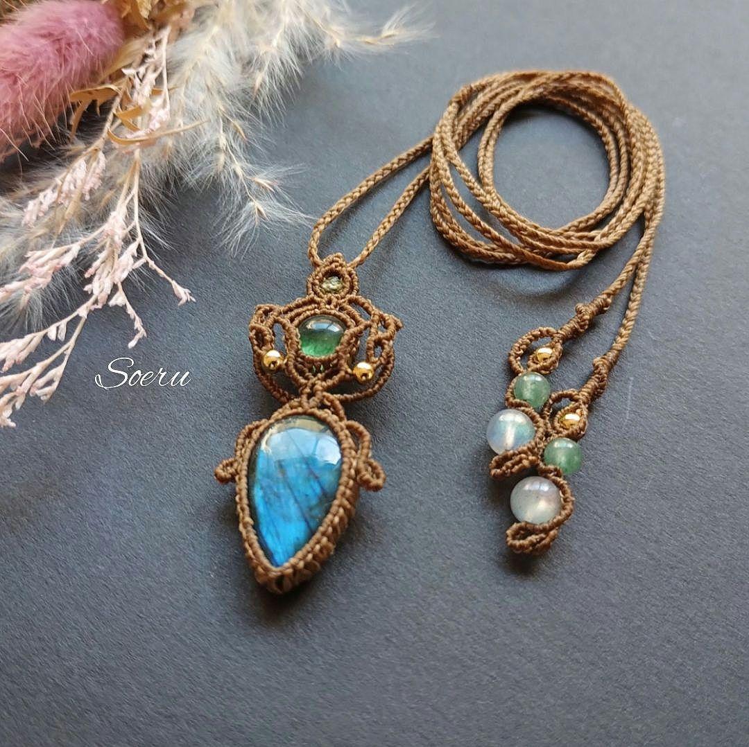 【専用】ラブラドライト＆グリーンストロベリークォーツのマクラメ編みネックレス