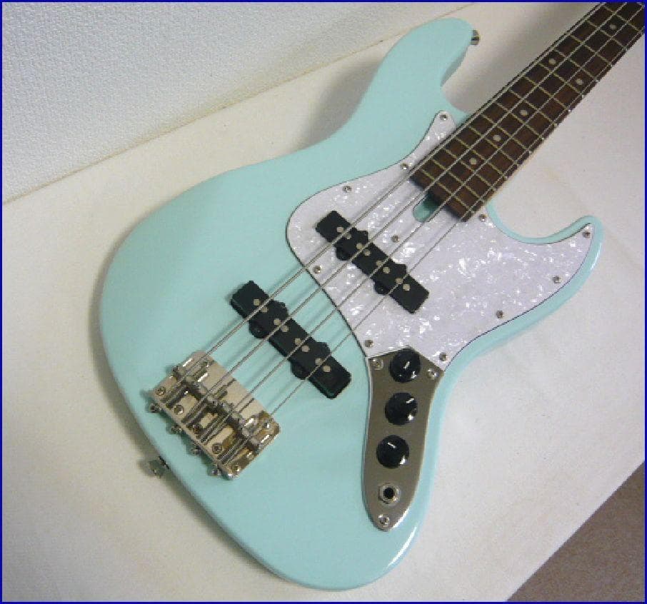 中古・美品 Bacchus WJB-mini ブルー バッカス小さ目の4弦ベース