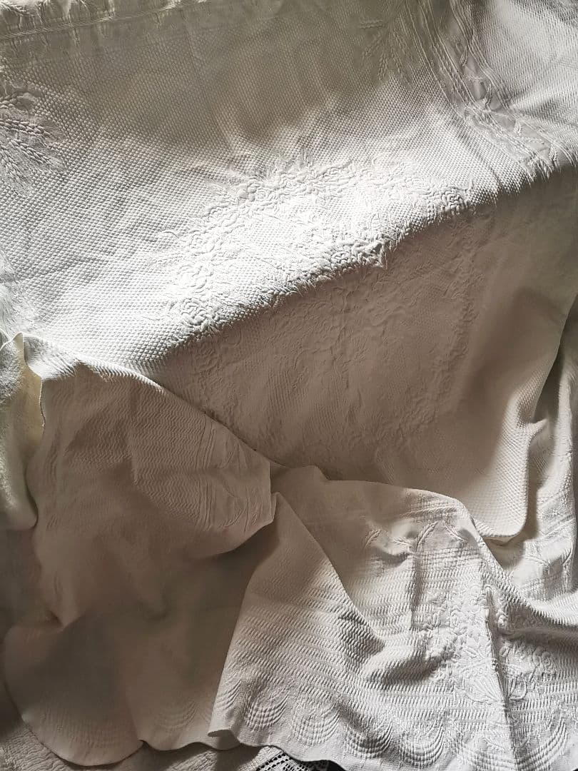 アンティークピケドプロヴァンス 超大判スカラップキルト薔薇＆麦＆花器トラプント風