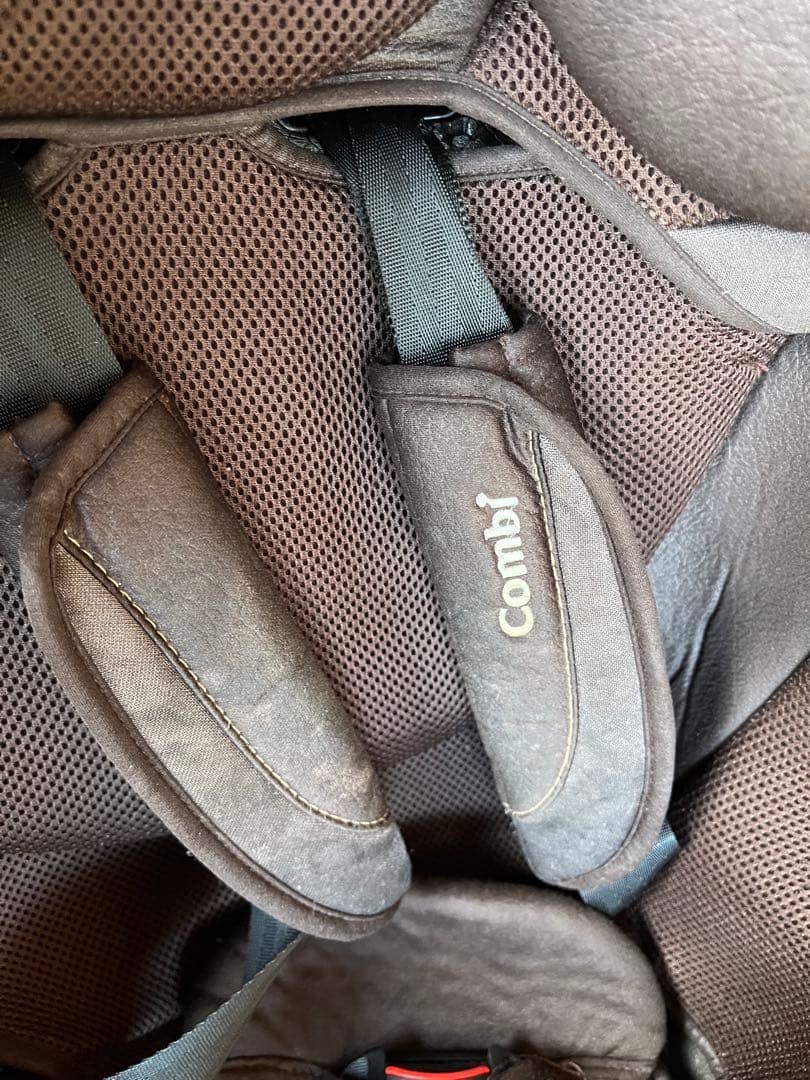 Combi 車用チャイルドシート ブラウン