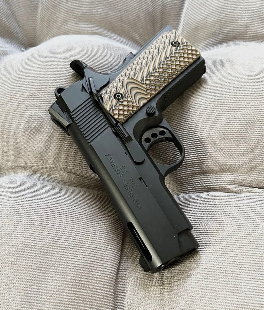 【WA】V10ウルトラコンパクト／オールブラック＋VZ G10グリップ ハイエナ