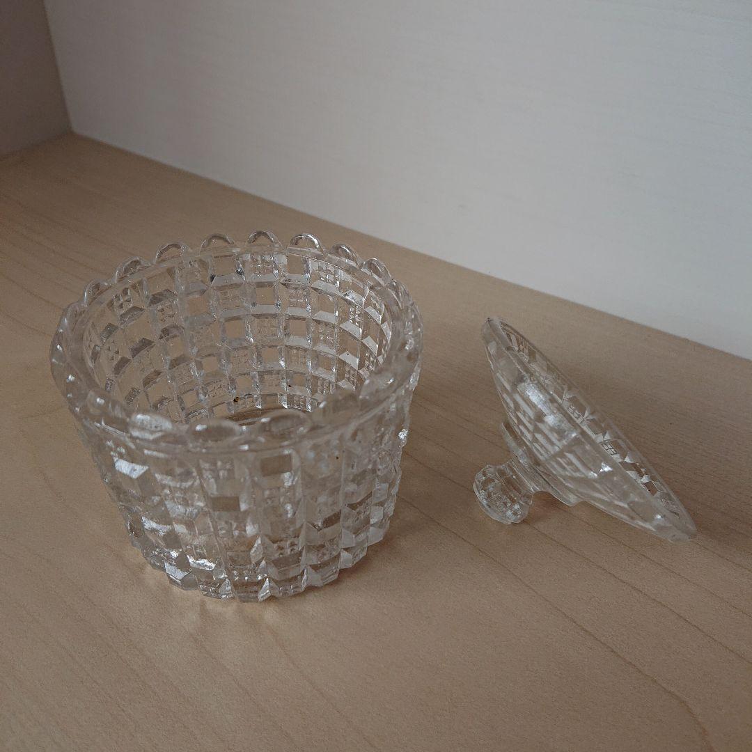 キャンディポット　シュガーポット　ボンボン入れ　プレスガラス　蓋物