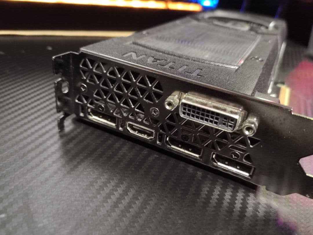 Geforce GTX TITAN X (Maxwell) 中古