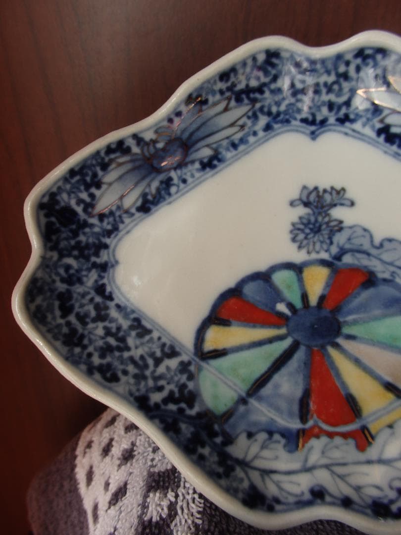 江戸中期　古伊万里　金襴色絵染付　花唐草　菱形皿　成化年製銘