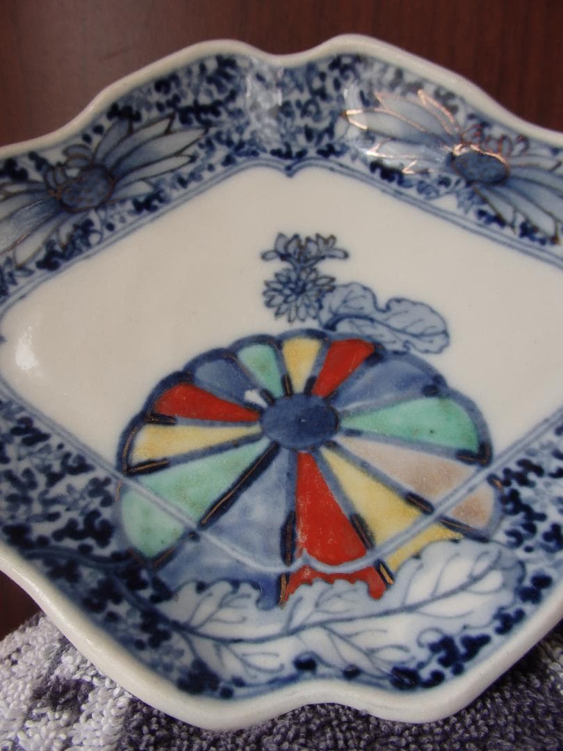 江戸中期　古伊万里　金襴色絵染付　花唐草　菱形皿　成化年製銘