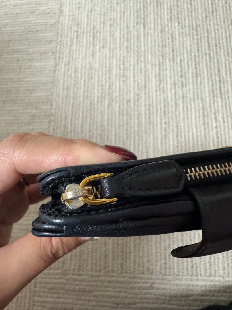 PRADA 二つ折り財布 黒