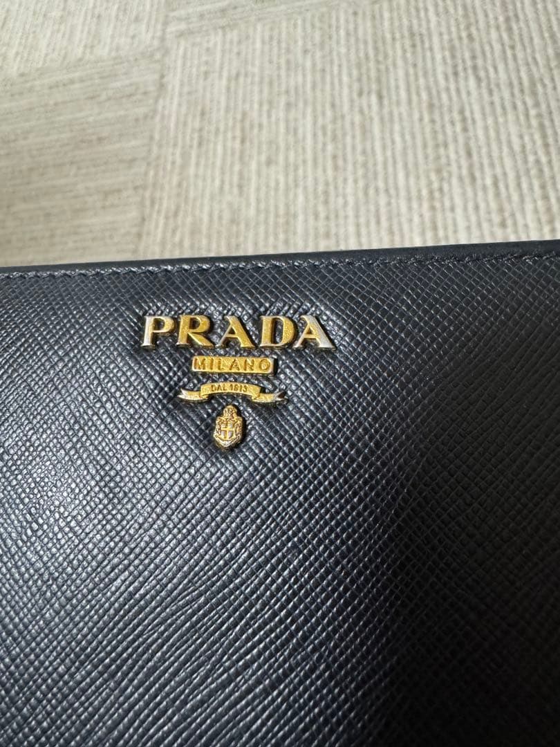PRADA 二つ折り財布 黒