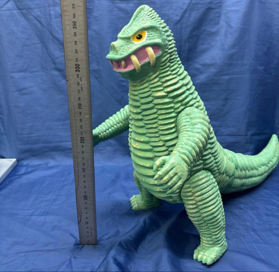 レッドキング　フィギュア