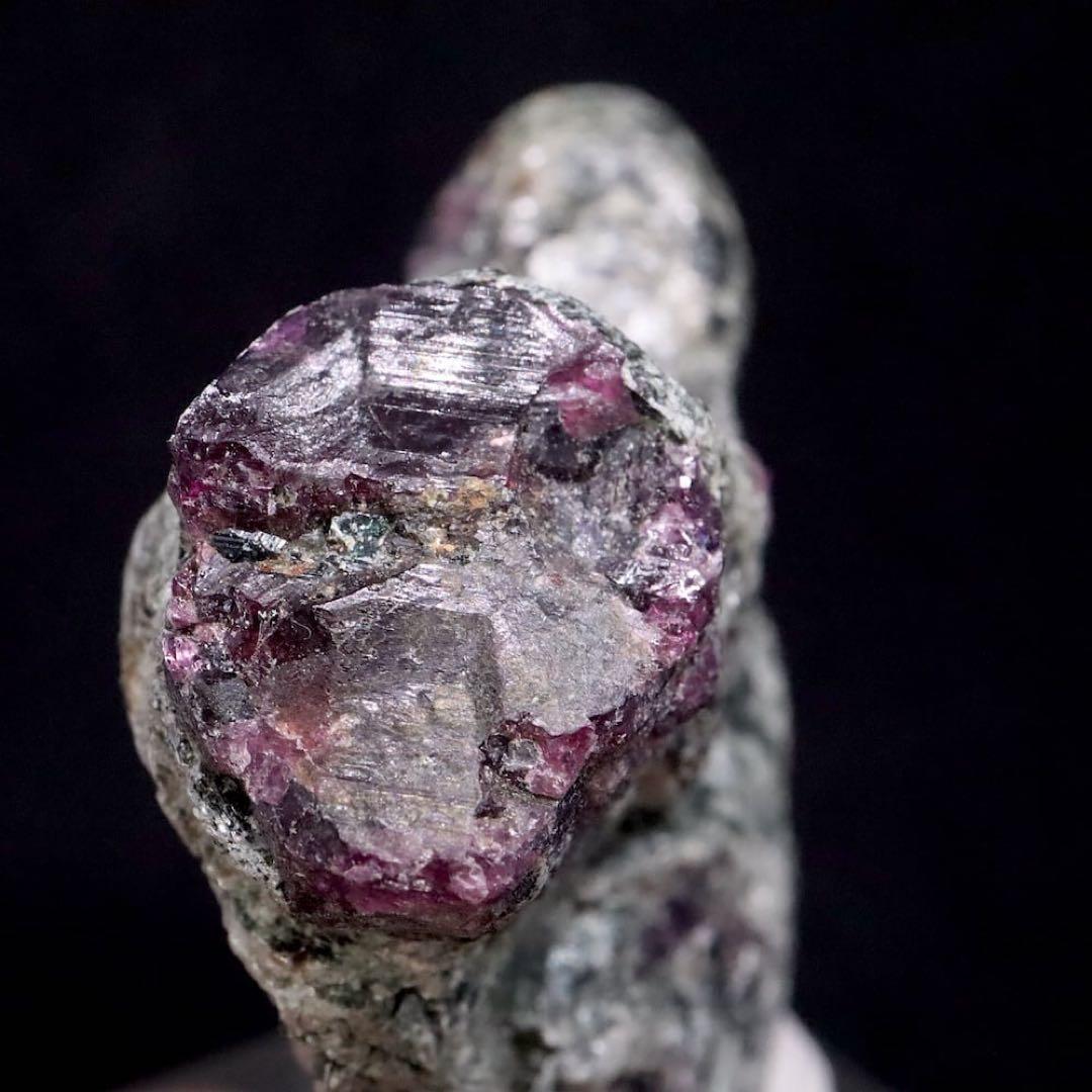 ロードライト パイロープ ガーネット 120.9g GN280 原石　鉱物天然石