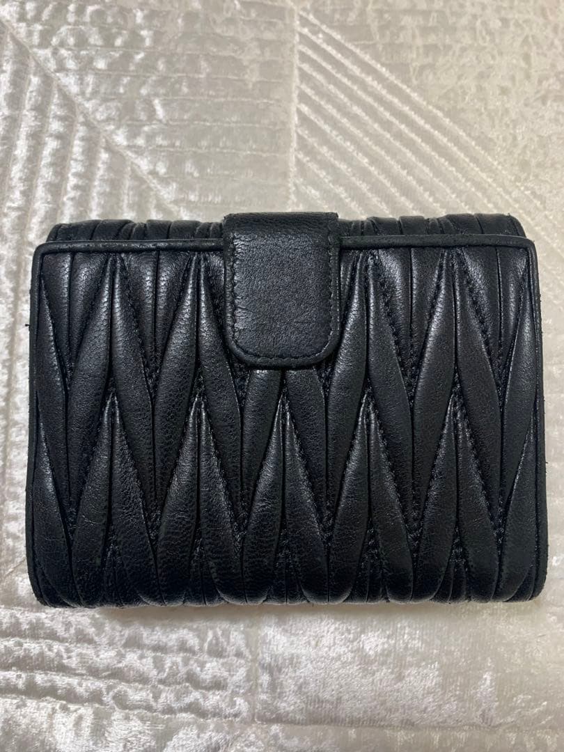 miumiu 二つ折り財布　マテラッセ