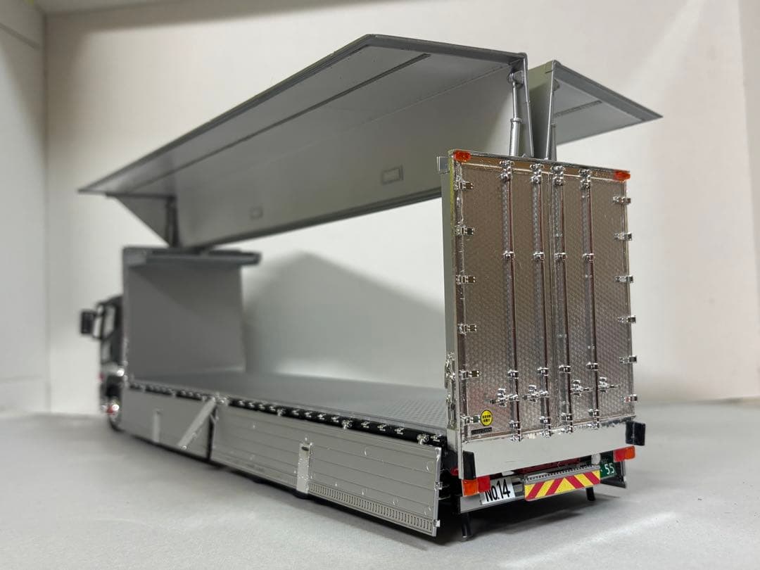 1/32 デコトラプラモデル スーパーグレート 4軸低床 冷凍ウイング 完成品