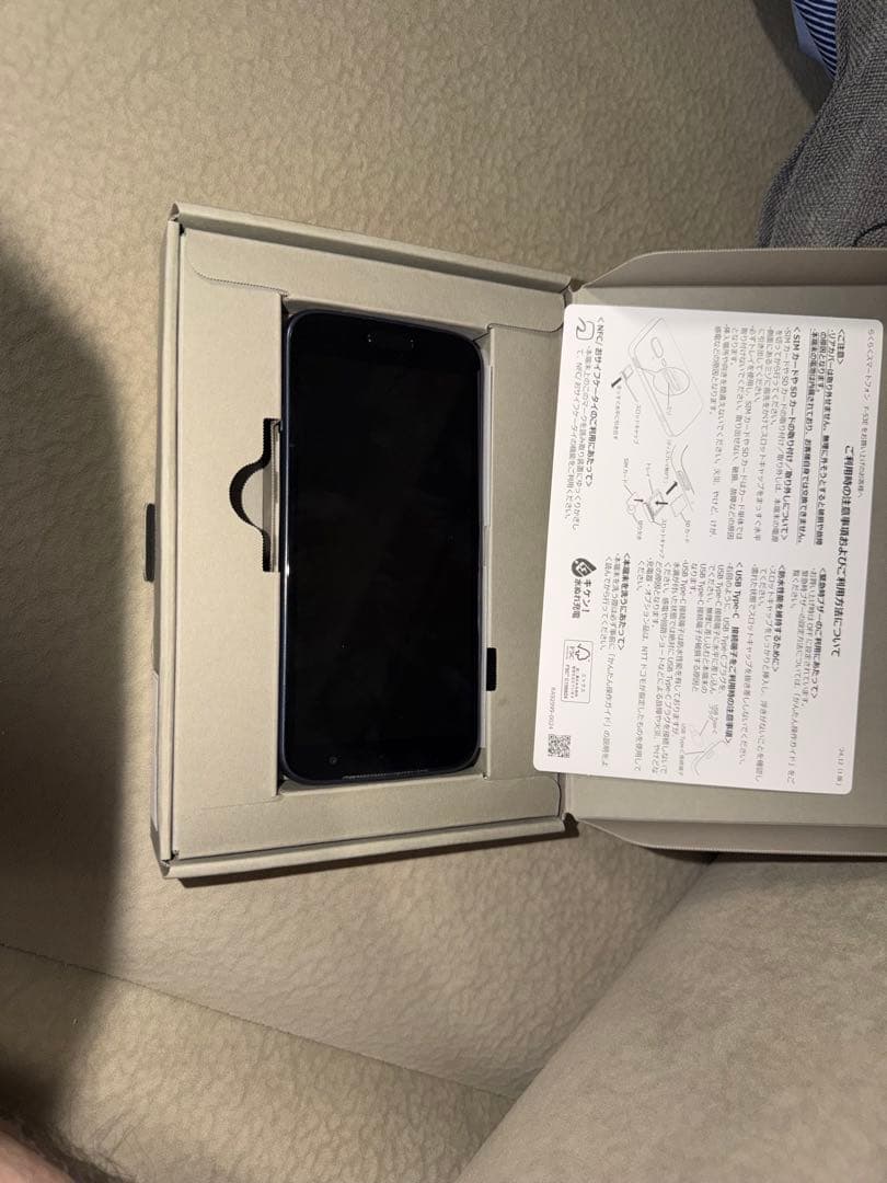 docomo らくらくスマートフォン F-53E ネイビー