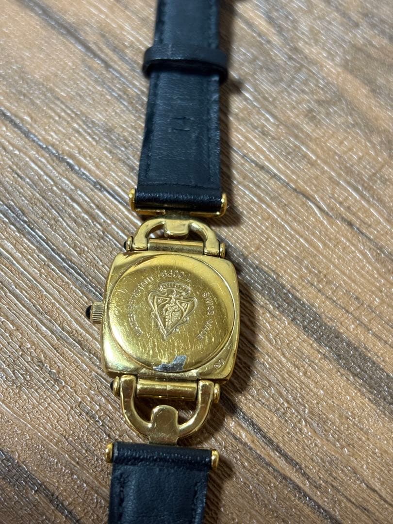 Gucci ゴールド ブラック レザーベルト 時計