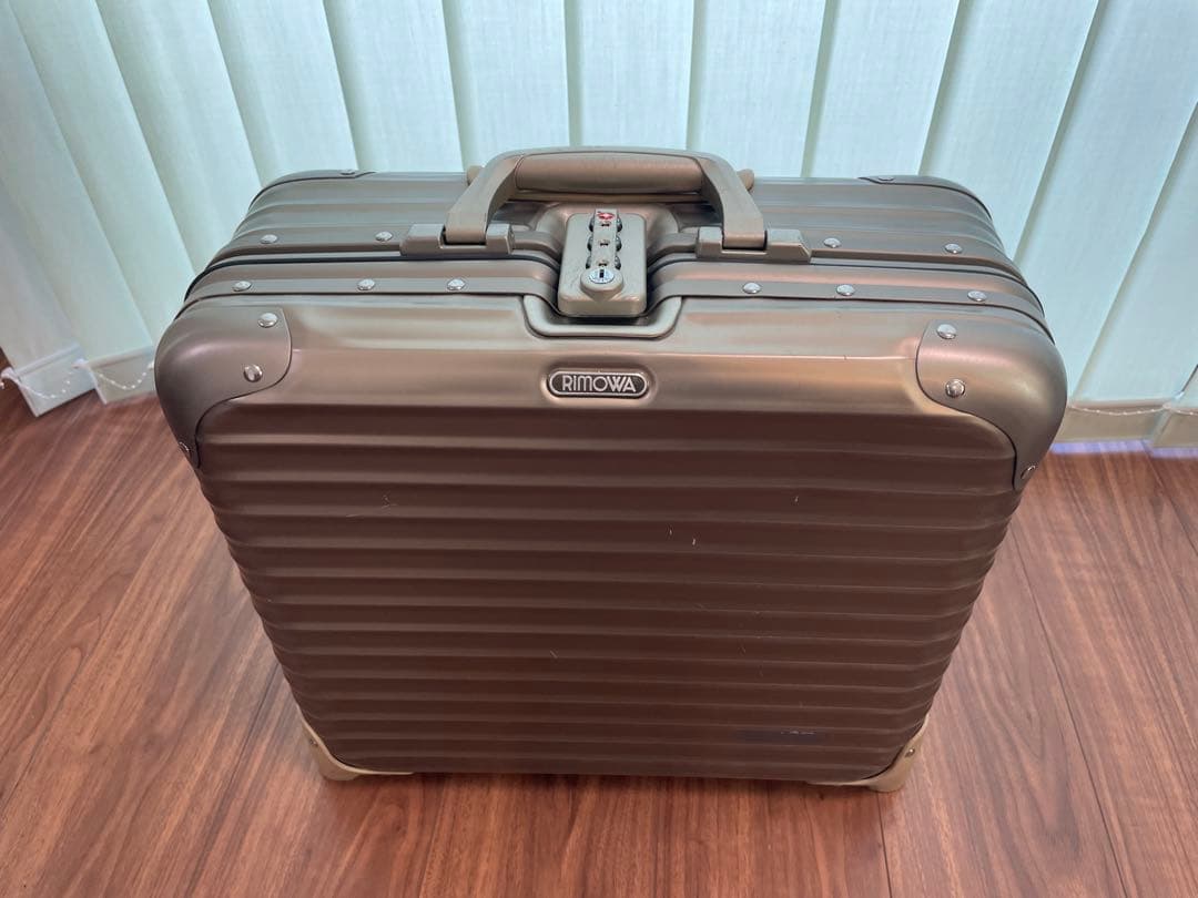 リモワ トパーズ チタニウム ビジネストロリー 28L 2輪